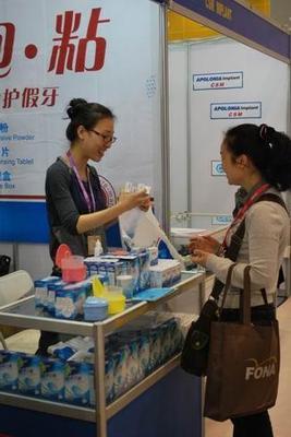 假牙伴侶亮相華南口腔展成焦點(diǎn)，推動(dòng)口腔保健用品市場(chǎng)創(chuàng)新發(fā)展